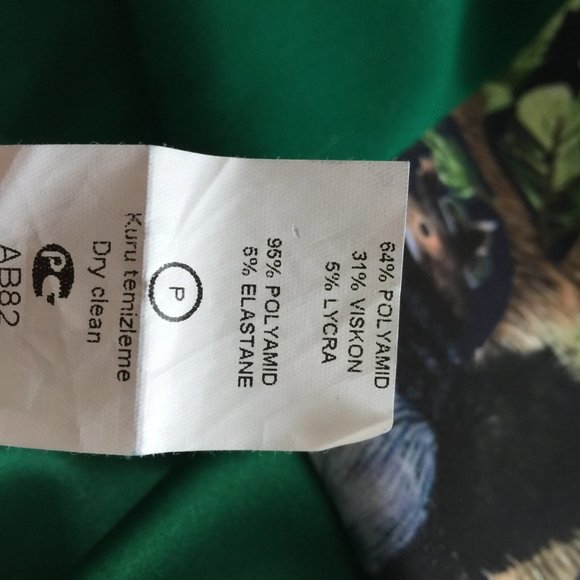 Ludomara Ladies Top Medium/Small - Lots of Charm and Character - Picture 10 of 16